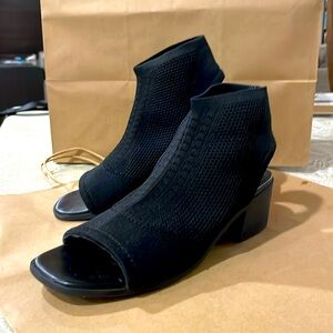 Elegant Yet Simple Black Girl's Opened Toed Low Heels